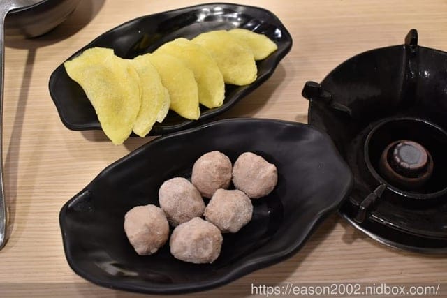 蘆洲火鍋。鍋賣局百元小火鍋（蘆洲長安店）。親民價位就能享用各國不同風味鍋物湯頭，無限量供應自助吧，超高CP值