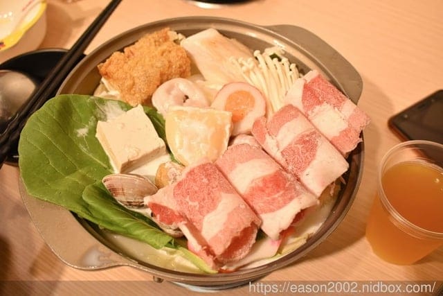 蘆洲火鍋。鍋賣局百元小火鍋（蘆洲長安店）。親民價位就能享用各國不同風味鍋物湯頭，無限量供應自助吧，超高CP值