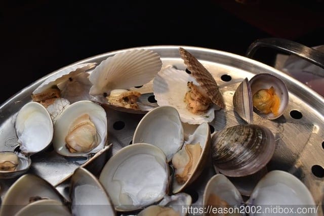 新北美食推薦。#蒸翻天蒸氣火鍋。蒸翻天 海鮮蒸氣塔（林口店）。真正饕客才懂得美味。用蒸的才能吃到海鮮的原始鮮甜滋味。霸氣的生猛海鮮94狂。海鮮塔後的精緻鍋物與黃金干貝粥，讓人意猶未盡