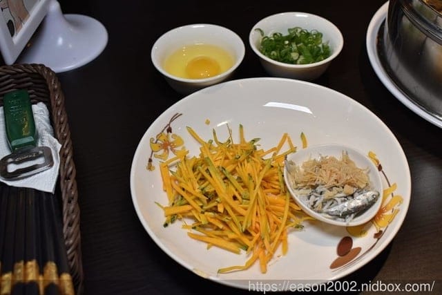 新北美食推薦。#蒸翻天蒸氣火鍋。蒸翻天 海鮮蒸氣塔（林口店）。真正饕客才懂得美味。用蒸的才能吃到海鮮的原始鮮甜滋味。霸氣的生猛海鮮94狂。海鮮塔後的精緻鍋物與黃金干貝粥，讓人意猶未盡
