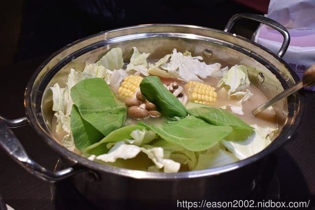 新北美食推薦。#蒸翻天蒸氣火鍋。蒸翻天 海鮮蒸氣塔（林口店）。真正饕客才懂得美味。用蒸的才能吃到海鮮的原始鮮甜滋味。霸氣的生猛海鮮94狂。海鮮塔後的精緻鍋物與黃金干貝粥，讓人意猶未盡