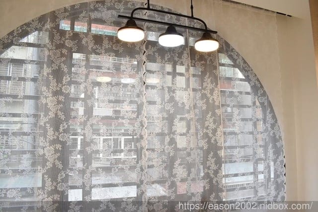 台北新店室內裝修【漆滿億油漆工程】舊屋翻新變豪宅-油漆施工推薦，讓老舊的牆面，粉刷變繽紛系的床頭牆(板橋,三重,大台北等地服務)