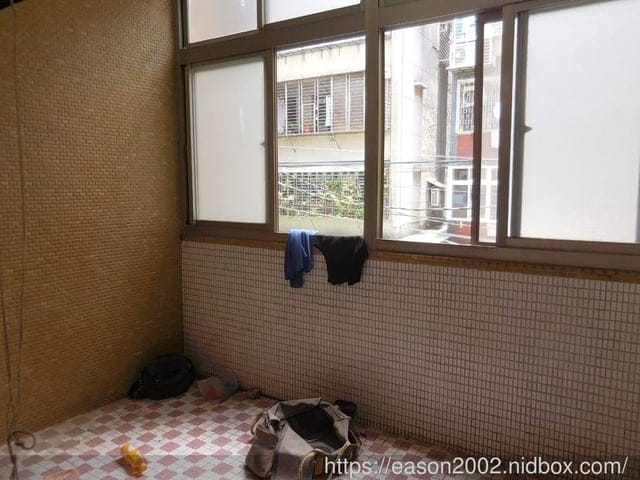 台北新店室內裝修【漆滿億油漆工程】舊屋翻新變豪宅-油漆施工推薦，讓老舊的牆面，粉刷變繽紛系的床頭牆(板橋,三重,大台北等地服務)