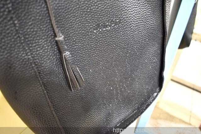 生活好用小物推薦。3M SCOTCHGARD速效型防水噴霧。讓你的包鞋、衣物不再害怕下雨天推薦。不傷材質，有效防水，讓包包不再因為淋雨潮濕，而脫皮