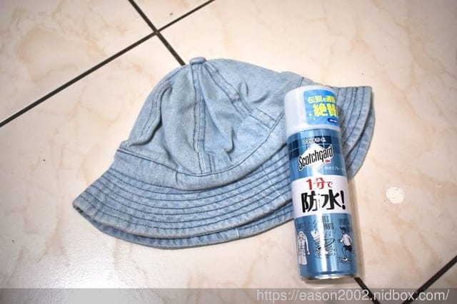 生活好用小物推薦。3M SCOTCHGARD速效型防水噴霧。讓你的包鞋、衣物不再害怕下雨天推薦。不傷材質，有效防水，讓包包不再因為淋雨潮濕，而脫皮