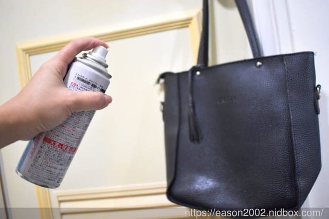 生活好用小物推薦。3M SCOTCHGARD速效型防水噴霧。讓你的包鞋、衣物不再害怕下雨天推薦。不傷材質，有效防水，讓包包不再因為淋雨潮濕，而脫皮