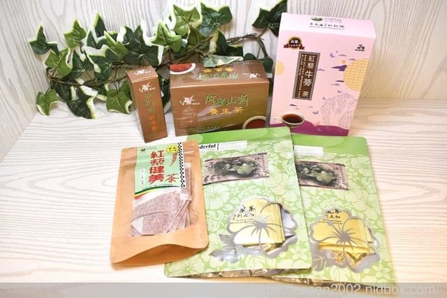 本草宣言養生食品。健康養生茶包。在地、天然、健康人生。不含咖啡因、無糖無添加。中國傳統智慧與現代科技結合，調整生理機能、促進新陳代謝、補充營養