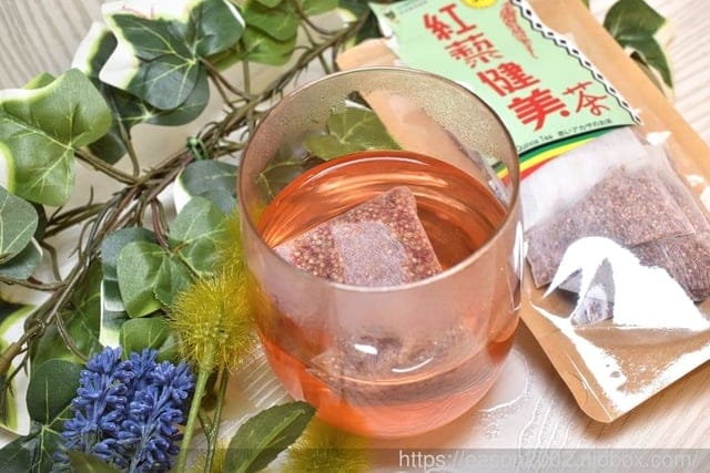 本草宣言養生食品。健康養生茶包。在地、天然、健康人生。不含咖啡因、無糖無添加。中國傳統智慧與現代科技結合，調整生理機能、促進新陳代謝、補充營養