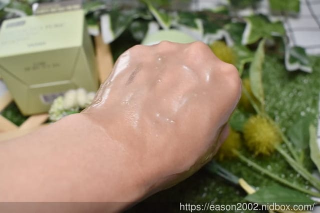 #韓物通。【YADAH】綠茶純淨潔膚卸妝膏100ml。卸妝洗臉一次完成。添加綠茶與12種天然植物油，成分溫和，洗後水嫩不緊繃