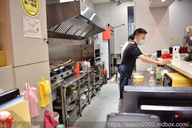 西門義大利麵。Win Win Pasta 艋舺店 魔法義大利。平價義大利麵推薦。共餐加價80元，可享免費飲料、濃湯無限量供應，免費麵包一份