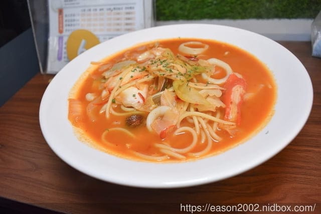 西門義大利麵。Win Win Pasta 艋舺店 魔法義大利。平價義大利麵推薦。共餐加價80元，可享免費飲料、濃湯無限量供應，免費麵包一份