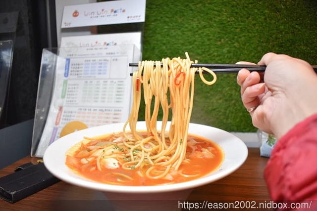 西門義大利麵。Win Win Pasta 艋舺店 魔法義大利。平價義大利麵推薦。共餐加價80元，可享免費飲料、濃湯無限量供應，免費麵包一份