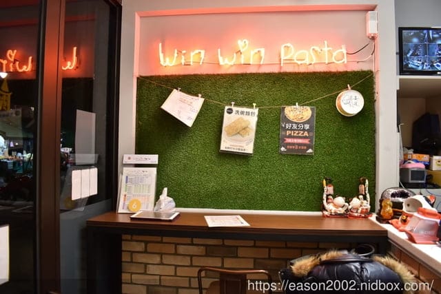 西門義大利麵。Win Win Pasta 艋舺店 魔法義大利。平價義大利麵推薦。共餐加價80元，可享免費飲料、濃湯無限量供應，免費麵包一份