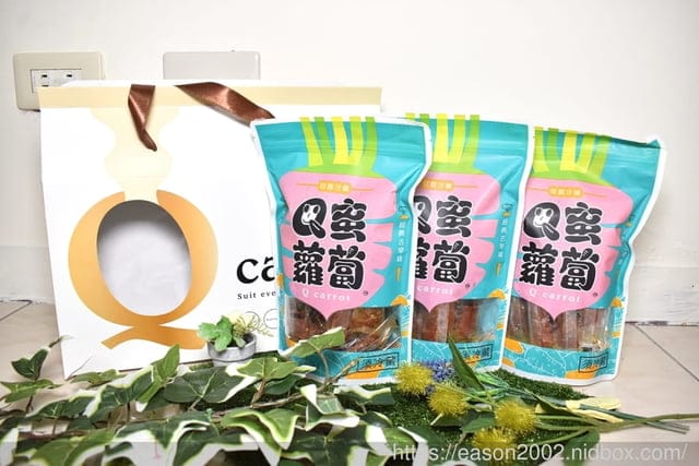 NEW療癒蜜零食。仙園海鮮會館#Q蜜蘿蔔。使用澳洲紅蘿蔔加上麥芽糖，精心熬煮12小時的甜嫩與蜜香。全家大小，親朋好友一同享用的休閒零嘴