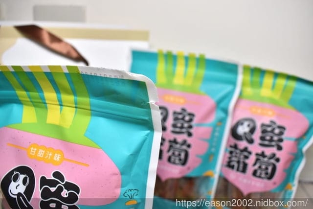 NEW療癒蜜零食。仙園海鮮會館#Q蜜蘿蔔。使用澳洲紅蘿蔔加上麥芽糖，精心熬煮12小時的甜嫩與蜜香。全家大小，親朋好友一同享用的休閒零嘴
