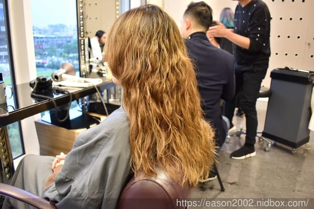 台北信義區貴婦髮廊。EROS Hair styling。藝人、明星剪髮推薦。質感染髮、剪髮、燙髮、護髮推薦。五段式結構護髮，柔順光澤超持久