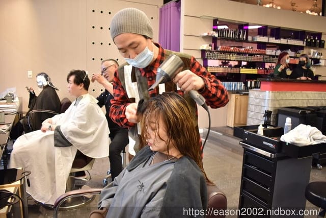 台北信義區貴婦髮廊。EROS Hair styling。藝人、明星剪髮推薦。質感染髮、剪髮、燙髮、護髮推薦。五段式結構護髮，柔順光澤超持久