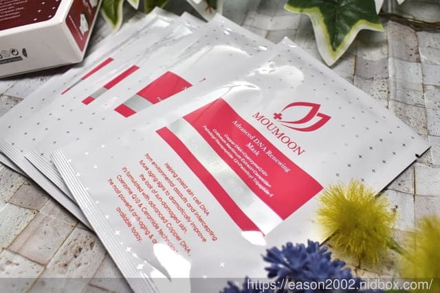 好用醫美面膜推薦。MOUMOON DNA凝時迴齡面膜。羽絲絨面膜，完整服貼臉部肌膚，將精華成分注入肌膚裡。使用後保濕Q彈，充足的保水度連毛孔都縮小了