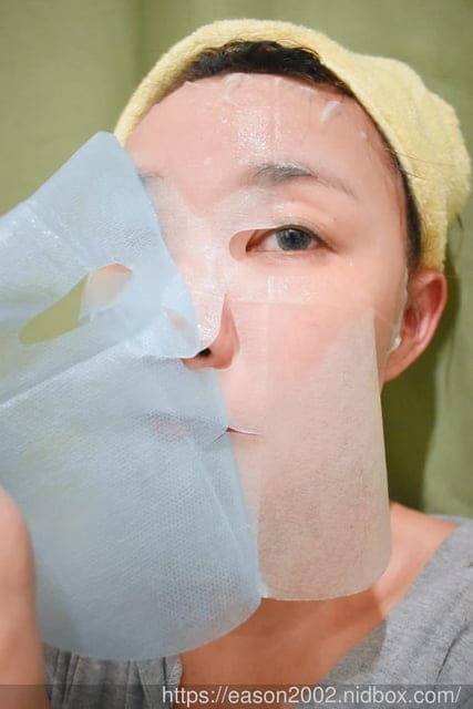 好用醫美面膜推薦。MOUMOON DNA凝時迴齡面膜。羽絲絨面膜，完整服貼臉部肌膚，將精華成分注入肌膚裡。使用後保濕Q彈，充足的保水度連毛孔都縮小了
