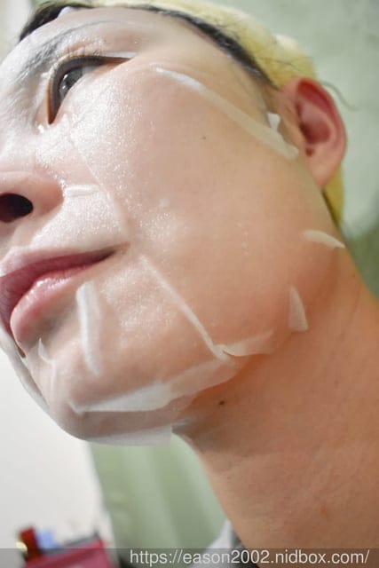 好用醫美面膜推薦。MOUMOON DNA凝時迴齡面膜。羽絲絨面膜，完整服貼臉部肌膚，將精華成分注入肌膚裡。使用後保濕Q彈，充足的保水度連毛孔都縮小了