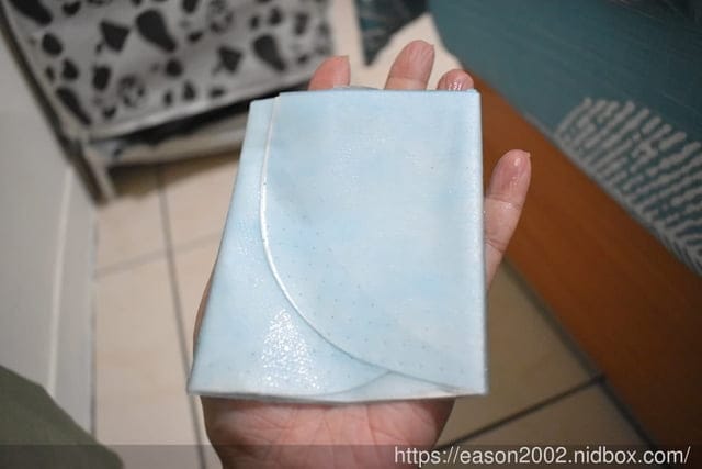 好用醫美面膜推薦。MOUMOON DNA凝時迴齡面膜。羽絲絨面膜，完整服貼臉部肌膚，將精華成分注入肌膚裡。使用後保濕Q彈，充足的保水度連毛孔都縮小了