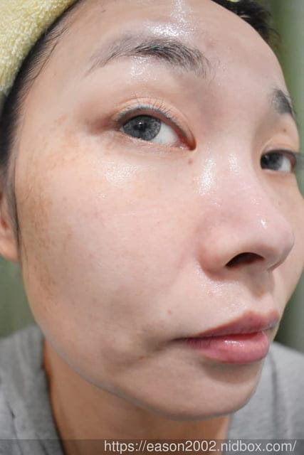 好用醫美面膜推薦。MOUMOON DNA凝時迴齡面膜。羽絲絨面膜，完整服貼臉部肌膚，將精華成分注入肌膚裡。使用後保濕Q彈，充足的保水度連毛孔都縮小了