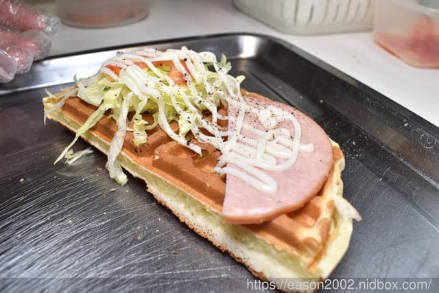 大安鬆餅外送。咕咕鬆餅屋-信大店。療癒系下午茶點心推薦。專業技術烘烤，吃多也不覺得口乾。鹹、甜口味，各式不同滋味，口味選擇多樣化。近大安捷運站步行約5分鐘腳程