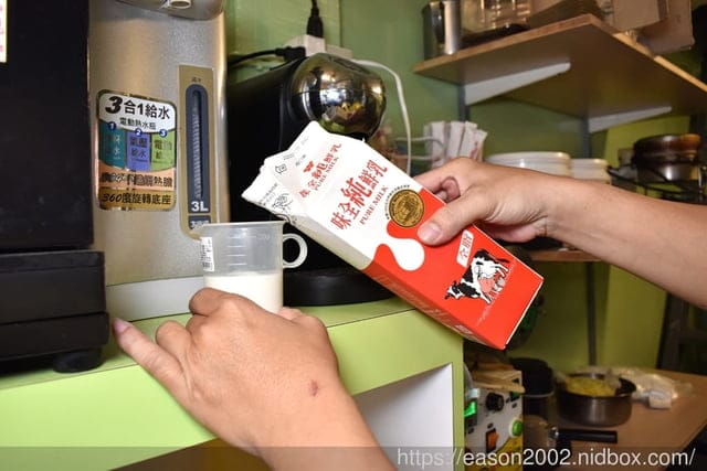 大安鬆餅外送。咕咕鬆餅屋-信大店。療癒系下午茶點心推薦。專業技術烘烤，吃多也不覺得口乾。鹹、甜口味，各式不同滋味，口味選擇多樣化。近大安捷運站步行約5分鐘腳程