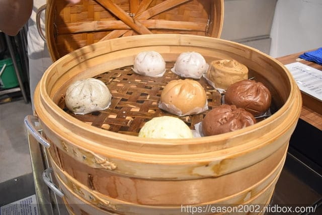 台中勤美綠道園B1美食推薦。藤記甜品。爆漿的巧克力包，讓你幸福感爆棚。黑糖與無糖豆漿結合的豆花湯底，香濃不甜膩。顆粒感的花生豆漿，原來豆漿也能有咬勁