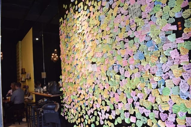 艋舺必訪咖啡座。#iHERE tea & cafe（當地小茶館）。奶茶界的LV松露鮮奶茶。保留日據時期的古式矮房，現代感的室內設計。英國皇室御用伯爵茶，從嘴裡漫延出的獨特茶香。讓人難以忘懷