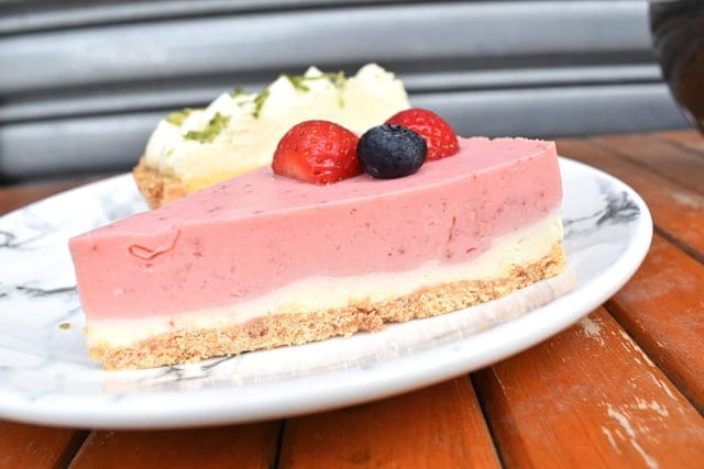 板橋巷弄美食。#宅食。由板娘親自手作的蛋糕，每日限定。堅持新鮮食材，當日現作。建議提前預定喔！