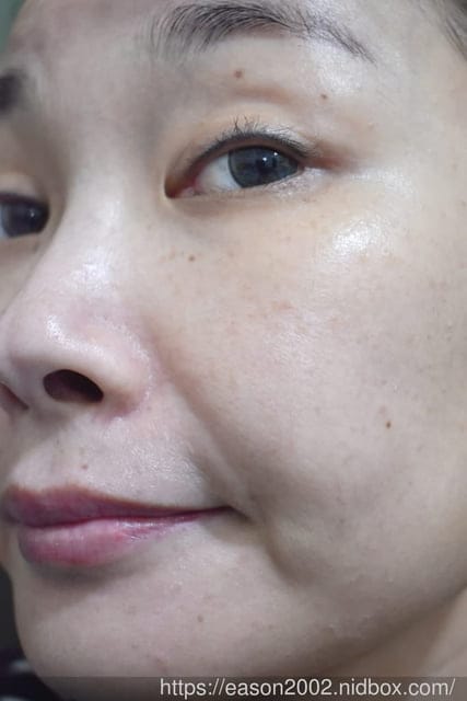 比一般面膜還強的超強4倍滲透力。樂活密碼#AKIMIA 阿奇米雅 微電流面膜。微電流專利，讓精華成分更容易被肌膚吸收。絲絨織工面膜材質，親膚性高，完整服貼每吋肌膚