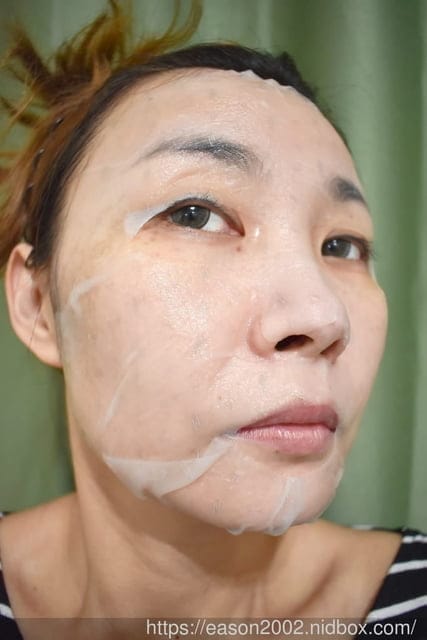 比一般面膜還強的超強4倍滲透力。樂活密碼#AKIMIA 阿奇米雅 微電流面膜。微電流專利，讓精華成分更容易被肌膚吸收。絲絨織工面膜材質，親膚性高，完整服貼每吋肌膚