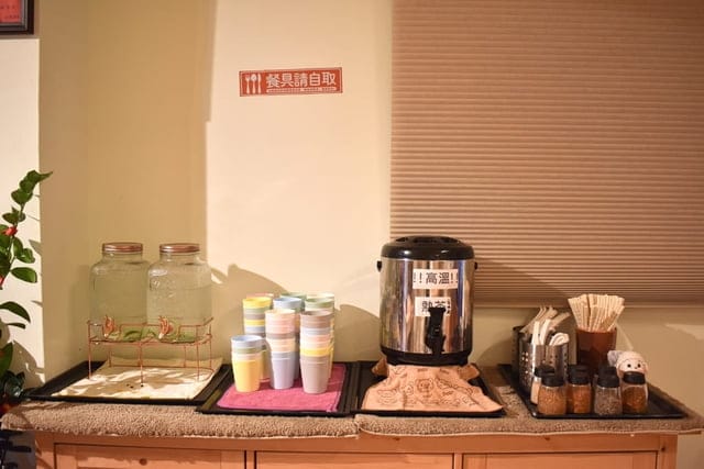 新店拉麵。海貓亭 うみねこ亭。新店平價日式拉麵推薦。近新店捷運站步行約10分鐘。可以順便來過碧潭遊