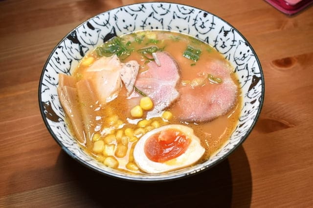 新店拉麵。海貓亭 うみねこ亭。新店平價日式拉麵推薦。近新店捷運站步行約10分鐘。可以順便來過碧潭遊