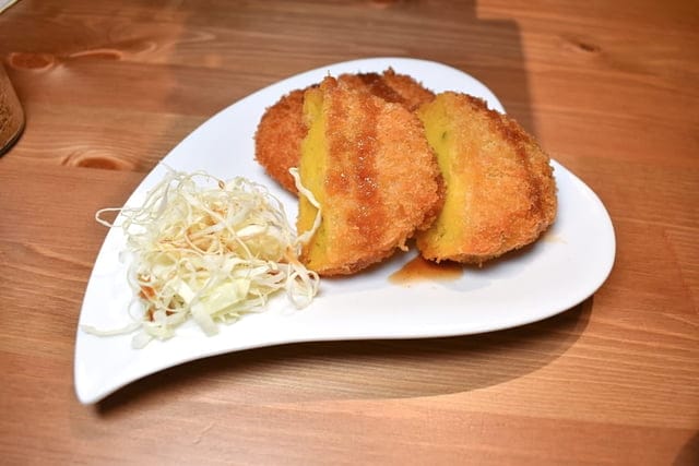 新店拉麵。海貓亭 うみねこ亭。新店平價日式拉麵推薦。近新店捷運站步行約10分鐘。可以順便來過碧潭遊