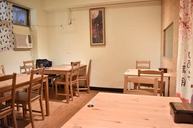 新店拉麵。海貓亭 うみねこ亭。新店平價日式拉麵推薦。近新店捷運站步行約10分鐘。可以順便來過碧潭遊
