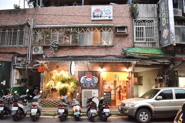 新店拉麵。海貓亭 うみねこ亭。新店平價日式拉麵推薦。近新店捷運站步行約10分鐘。可以順便來過碧潭遊