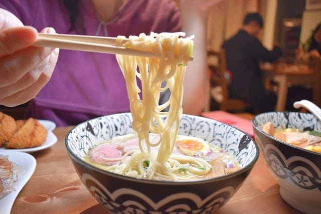 新店拉麵。海貓亭 うみねこ亭。新店平價日式拉麵推薦。近新店捷運站步行約10分鐘。可以順便來過碧潭遊