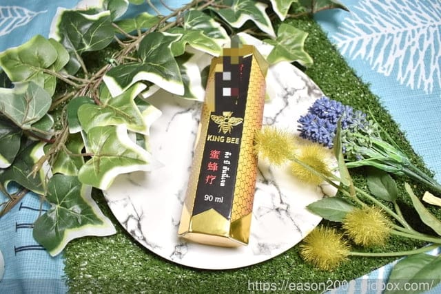源自於泰國的【KINGBEE】女王蜂毒舒緩凝膠。舒緩肌肉不適、解除壓力、舒緩痠痛。使用後肌膚乾爽，不殘留油膩感。也可當沁涼感的按摩油，按摩久站易發酸的小腿