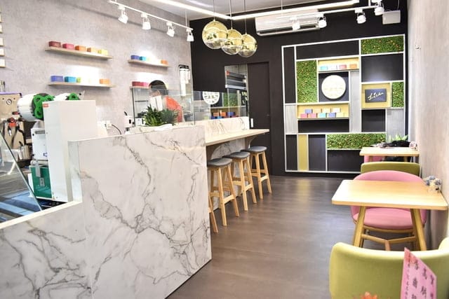永和美食。近永安市場捷運站。Licha 芙 #禮采芙-永安市場店。全新天然口味上市（菓然梨不開），就愛這天然無添加化學成分的手搖飲品。聯名冰淇淋品牌－塔拉朵，北海道生乳酪、法芙娜巧克力、峨嵋抹茶