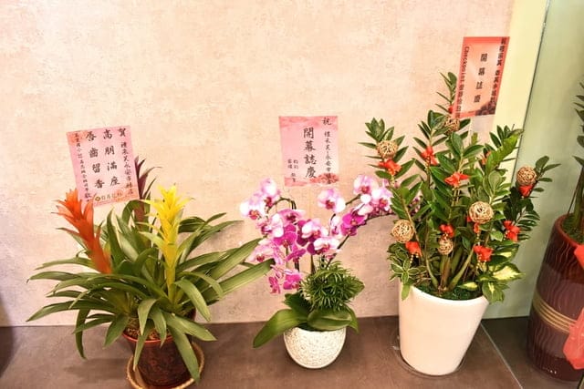 永和美食。近永安市場捷運站。Licha 芙 #禮采芙-永安市場店。全新天然口味上市（菓然梨不開），就愛這天然無添加化學成分的手搖飲品。聯名冰淇淋品牌－塔拉朵，北海道生乳酪、法芙娜巧克力、峨嵋抹茶