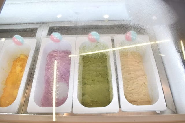 永和美食。近永安市場捷運站。Licha 芙 #禮采芙-永安市場店。全新天然口味上市（菓然梨不開），就愛這天然無添加化學成分的手搖飲品。聯名冰淇淋品牌－塔拉朵，北海道生乳酪、法芙娜巧克力、峨嵋抹茶