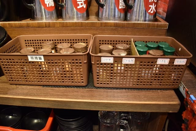 台中美食。九牛一鍋 燒烤（吃到飽）。芭比公主，超吸睛。旋轉食材，想吃什麼，拿什麼。自助吧無限量供應。提供499、699、899元三種不同肉品、海鮮類可選擇