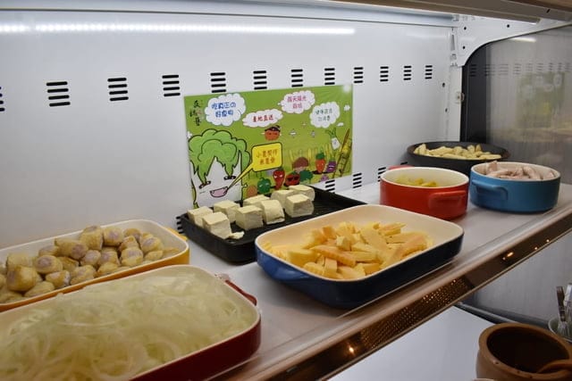 台中美食。精緻鍋物推薦。蔬鍋藝鍋物-文心店。食材新鮮嚴選，提供自助吧無限量供應。兒童遊戲室，讓爸爸媽媽可以安心用餐