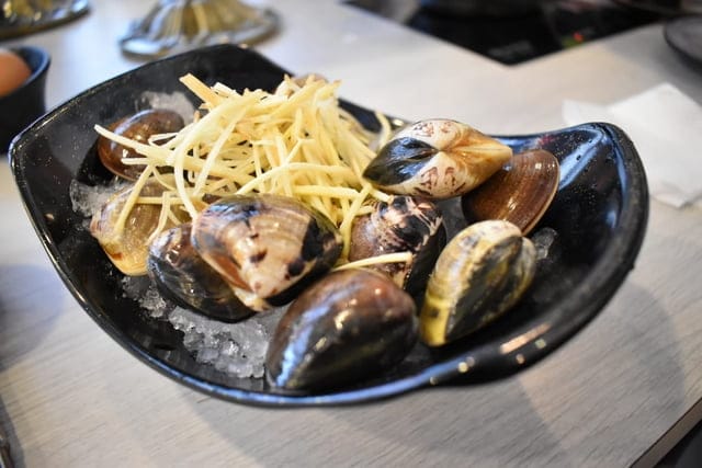 台中美食。精緻鍋物推薦。蔬鍋藝鍋物-文心店。食材新鮮嚴選，提供自助吧無限量供應。兒童遊戲室，讓爸爸媽媽可以安心用餐
