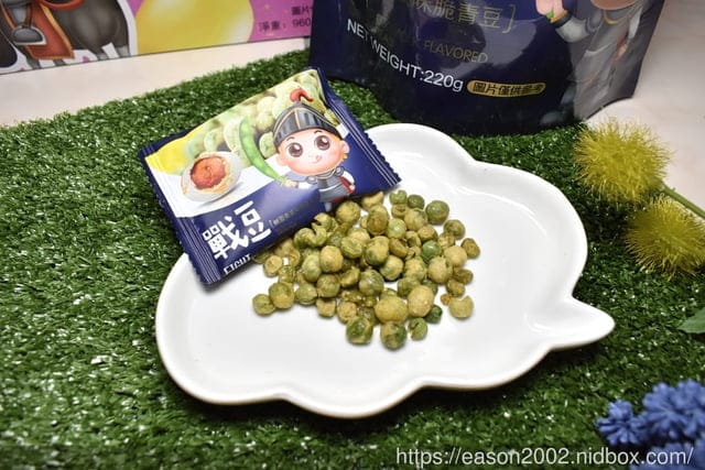 休閒零嘴推薦。戰豆大派對禮盒，全聯獨賣：鹹蛋黃蠶豆及日式唐辛子青豆。輕巧小包裝，方便攜帶，辦公室下午茶零嘴/看電視的好夥伴/親朋好友歡聚的零食推薦/嘴饞最愛