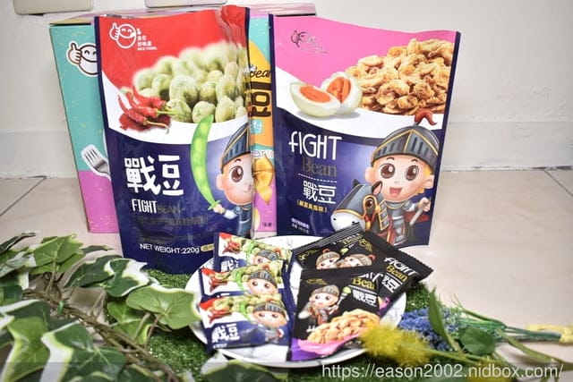 休閒零嘴推薦。戰豆大派對禮盒，全聯獨賣：鹹蛋黃蠶豆及日式唐辛子青豆。輕巧小包裝，方便攜帶，辦公室下午茶零嘴/看電視的好夥伴/親朋好友歡聚的零食推薦/嘴饞最愛