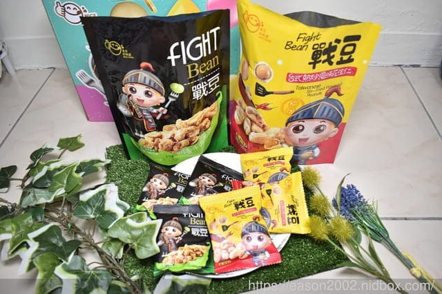 休閒零嘴推薦。戰豆大派對禮盒，全聯獨賣：鹹蛋黃蠶豆及日式唐辛子青豆。輕巧小包裝，方便攜帶，辦公室下午茶零嘴/看電視的好夥伴/親朋好友歡聚的零食推薦/嘴饞最愛