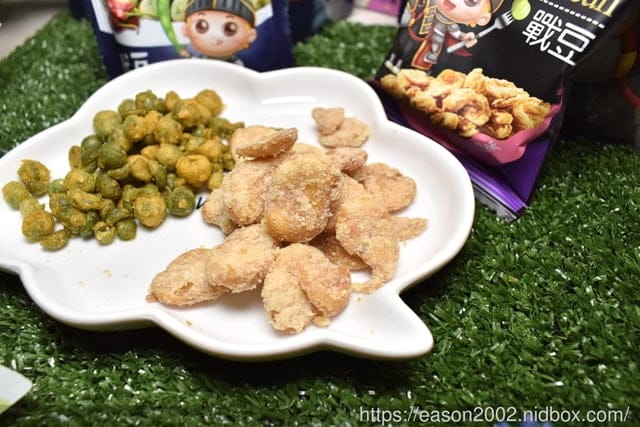 休閒零嘴推薦。戰豆大派對禮盒，全聯獨賣：鹹蛋黃蠶豆及日式唐辛子青豆。輕巧小包裝，方便攜帶，辦公室下午茶零嘴/看電視的好夥伴/親朋好友歡聚的零食推薦/嘴饞最愛